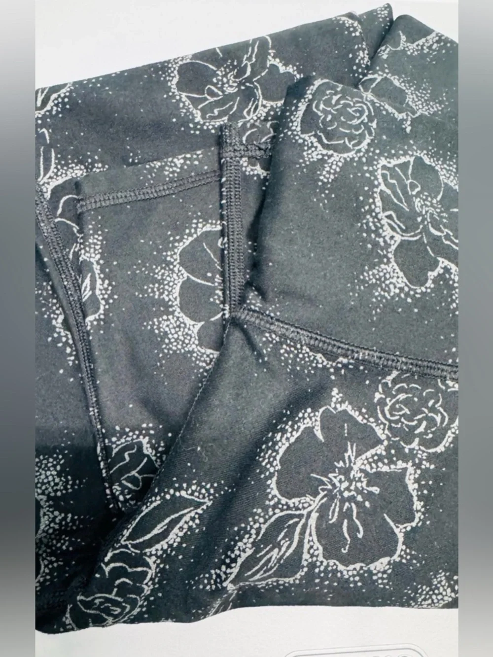 Fabletics Define PowerHold High-Waisted 7/8 Black Outlined Floral Leggings, L - Picture 9 of 10